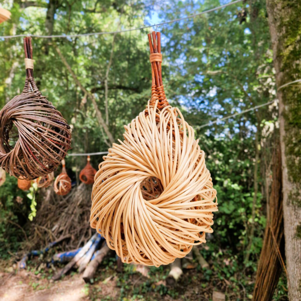 nichoir pour mésange en osier blanc. Création de l'atelier Vannerie Libre