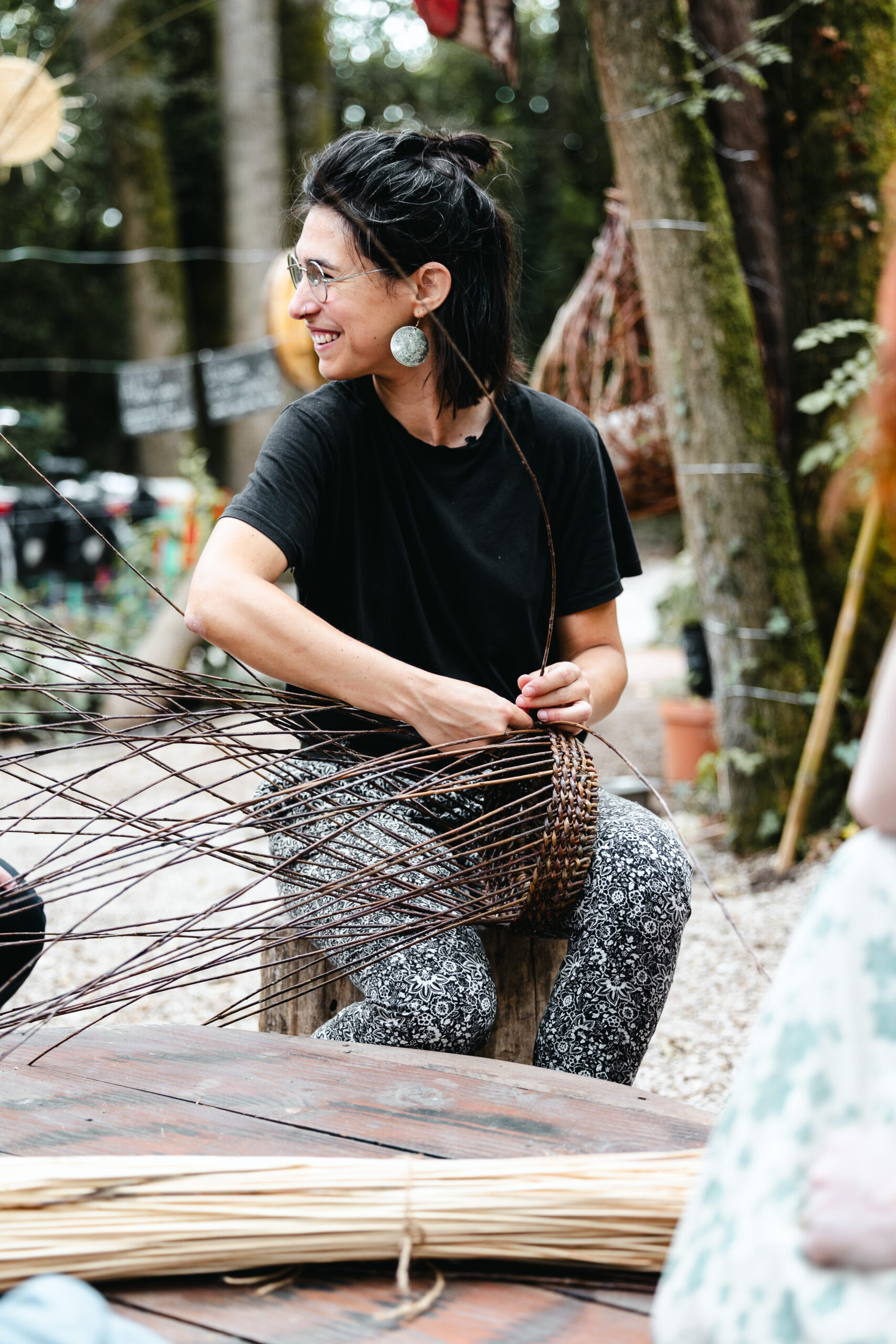 Stéphanie BIDAULT, artisan vannier de l'atelier Vannerie Libre à Tours. Vannerie artisanale traditionnelle française.