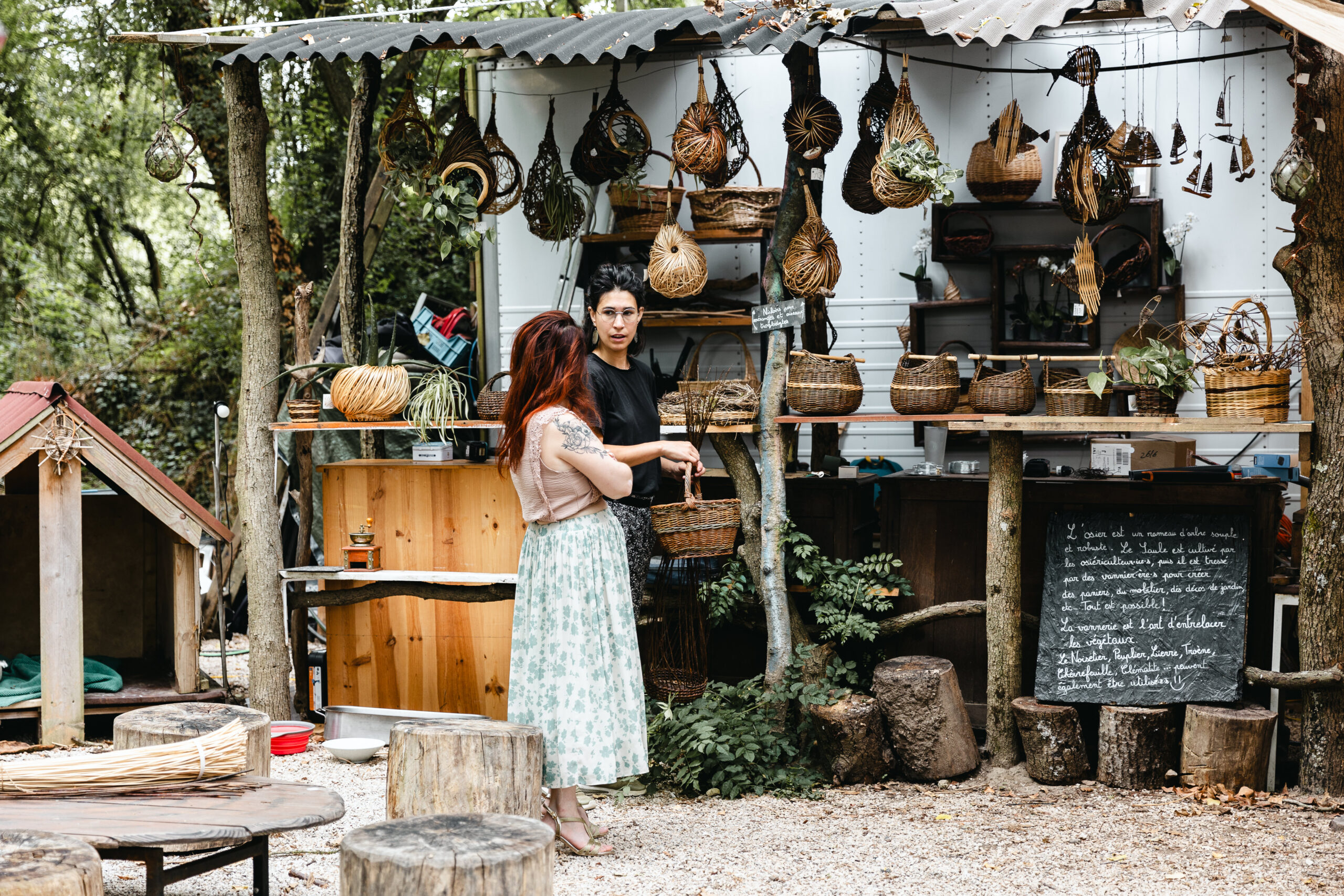 Atelier Vannerie Libre à la guinguette La Burette sur la commune de Ballan-Miré. Vannerie artisanale traditionnelle