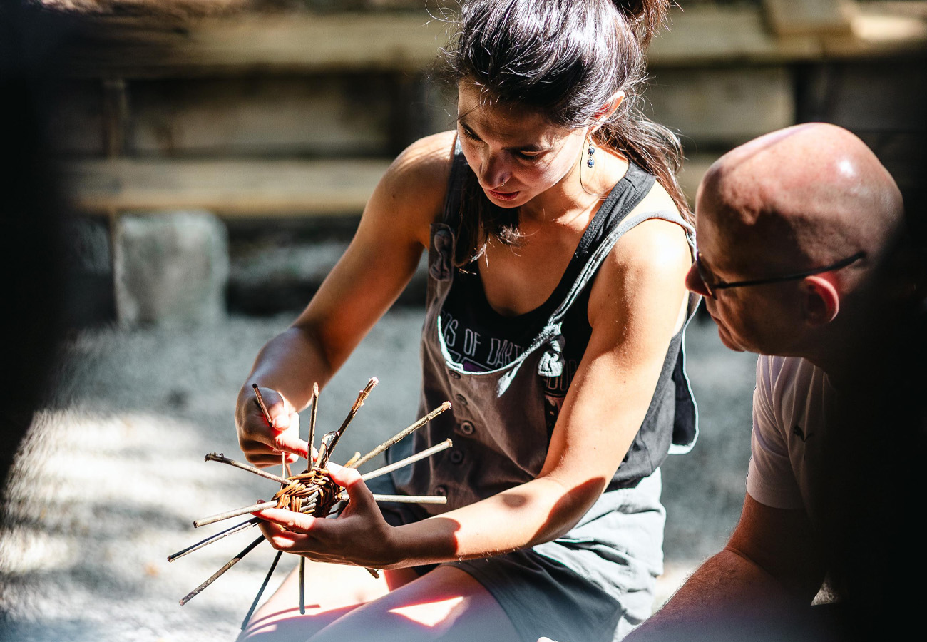 Stéphanie BIDAULT, artisane vannière à l'atelier Vannerie Libre. 24 rue Eugène Suë 37000 Tours et à la guinguette La Burette de Ballan-Miré.